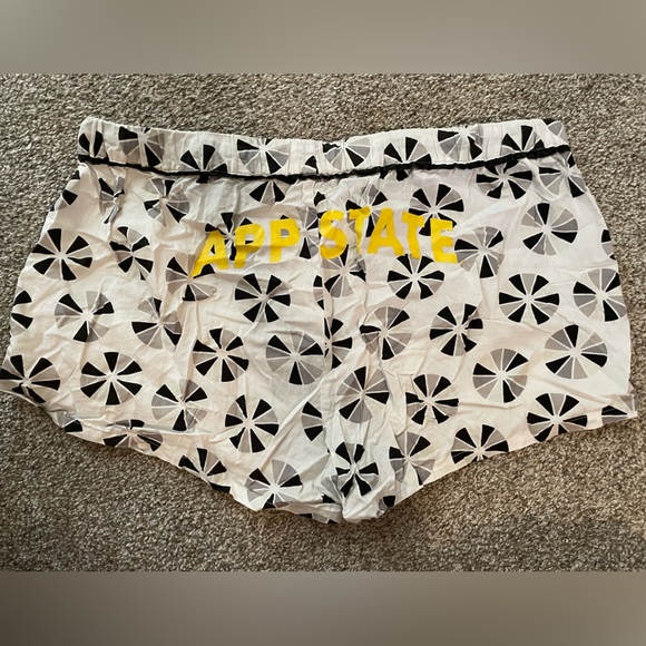 Sideline Apparel App Shorts - Picture 2 of 3